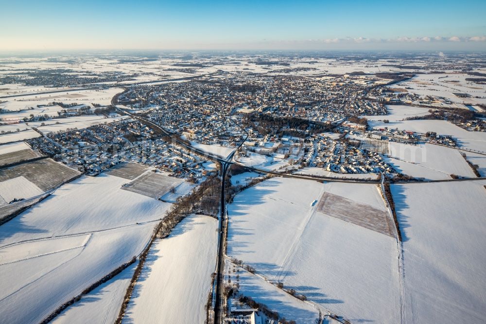 Aerial photograph Werl - Wintry snowy city area with outside districts and inner city area in Werl in the state North Rhine-Westphalia, Germany