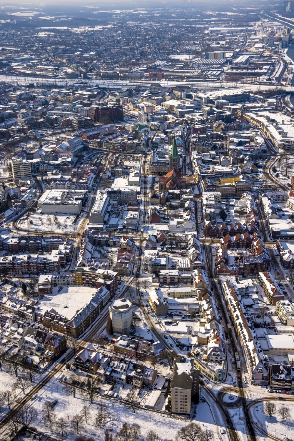 Hamm from the bird's eye view: Wintry snowy the city center in the downtown area on Pauluskirche along the east road in Hamm at Ruhrgebiet in the state North Rhine-Westphalia, Germany