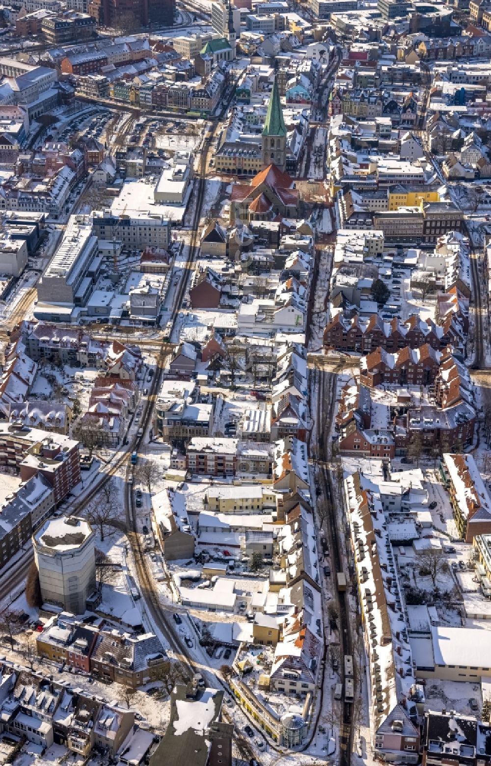 Aerial image Hamm - Wintry snowy the city center in the downtown area on Pauluskirche along the east road in Hamm at Ruhrgebiet in the state North Rhine-Westphalia, Germany