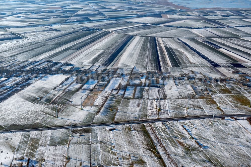 Aerial photograph Bunderhee - Wintry snowy structures on agricultural fields in Bunderhee in the state Lower Saxony, Germany