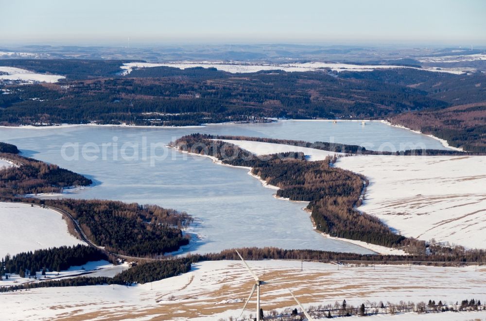 Aerial photograph Krystofovy Hamry - Wintry snowy dam and shore areas at the lake Pressnitz in Krystofovy Hamry in Ustecky kraj - Aussiger Region, Czech Republic