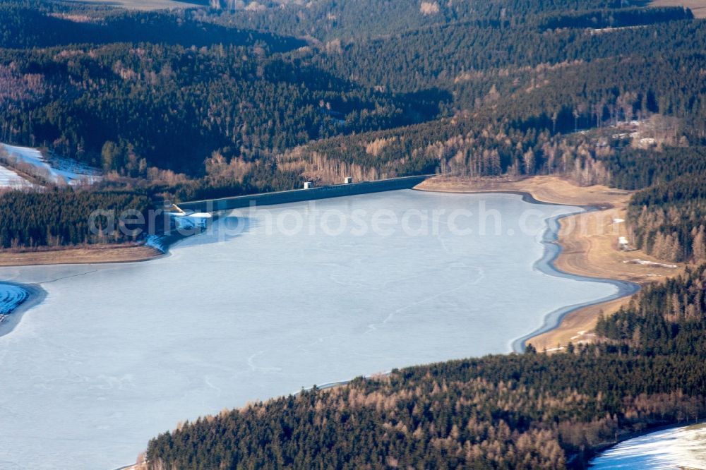 Krystofovy Hamry from the bird's eye view: Wintry snowy dam and shore areas at the lake Pressnitz in Krystofovy Hamry in Ustecky kraj - Aussiger Region, Czech Republic