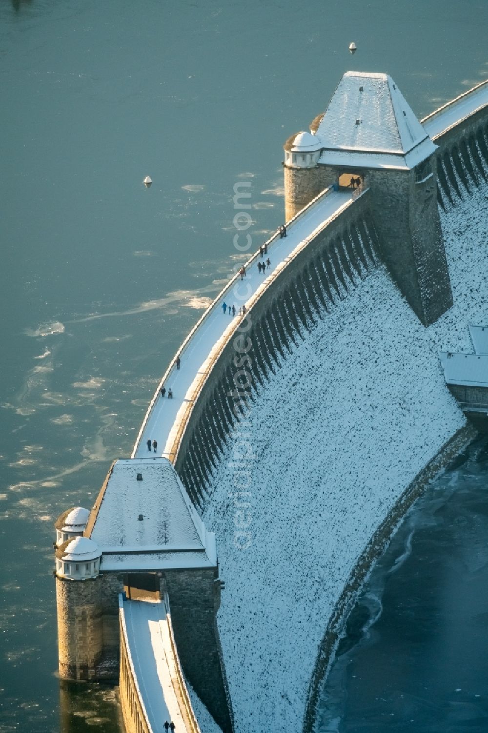 Möhnesee from above - Wintry snowy Dam and shore areas at the lake Moehnesee in the state North Rhine-Westphalia