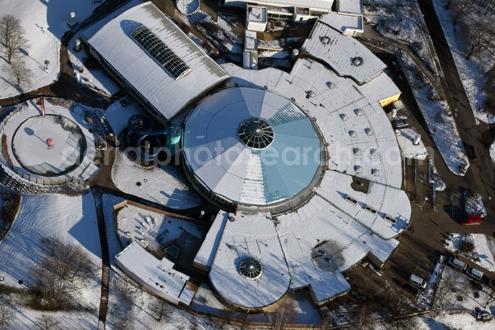 Aerial photograph Brandenburg an der Havel - Wintry snowy spa and swimming pools at the swimming pool of the leisure facility Marienbad Brandenburg on Sprengelstrasse in Brandenburg an der Havel in the state Brandenburg, Germany