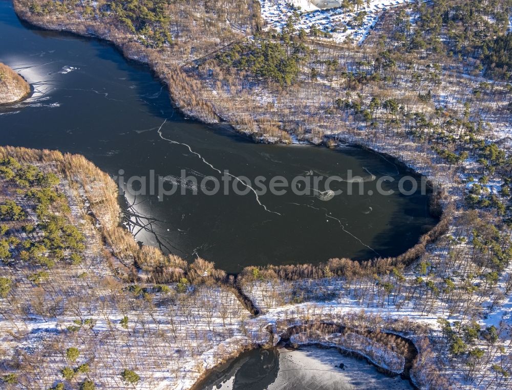 Duisburg from the bird's eye view: Wintry snowy riparian areas at the lake area of a??a??the southern end of the Haubachsee in the Wedau district in Duisburg in the Ruhr area in the state North Rhine-Westphalia, Germany