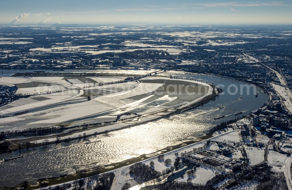 Aerial image Uerdingen - Wintry snowy bank areas on the course of the river Rhine in Uerdingen in the state North Rhine-Westphalia, Germany