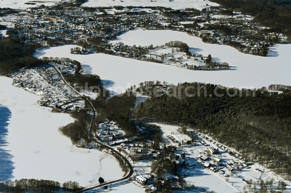 Aerial image Feldberg - Wintry snowy riparian areas on the lake area of Breiter Luzin in Feldberg in the state Mecklenburg - Western Pomerania, Germany