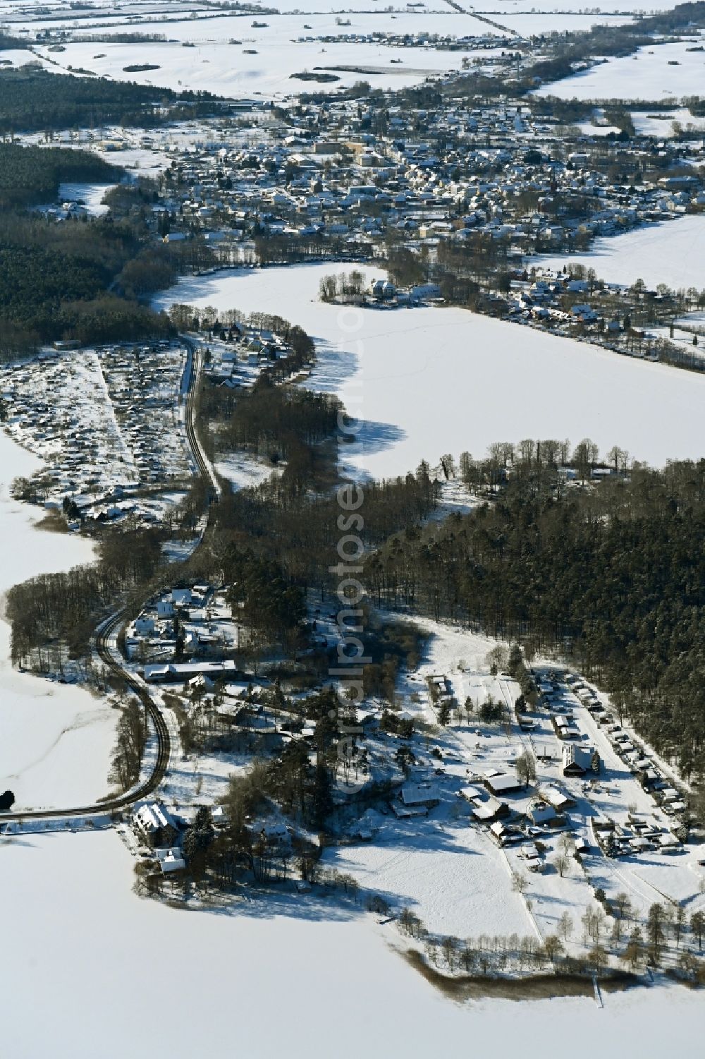 Feldberg from the bird's eye view: Wintry snowy riparian areas on the lake area of Breiter Luzin in Feldberg in the state Mecklenburg - Western Pomerania, Germany