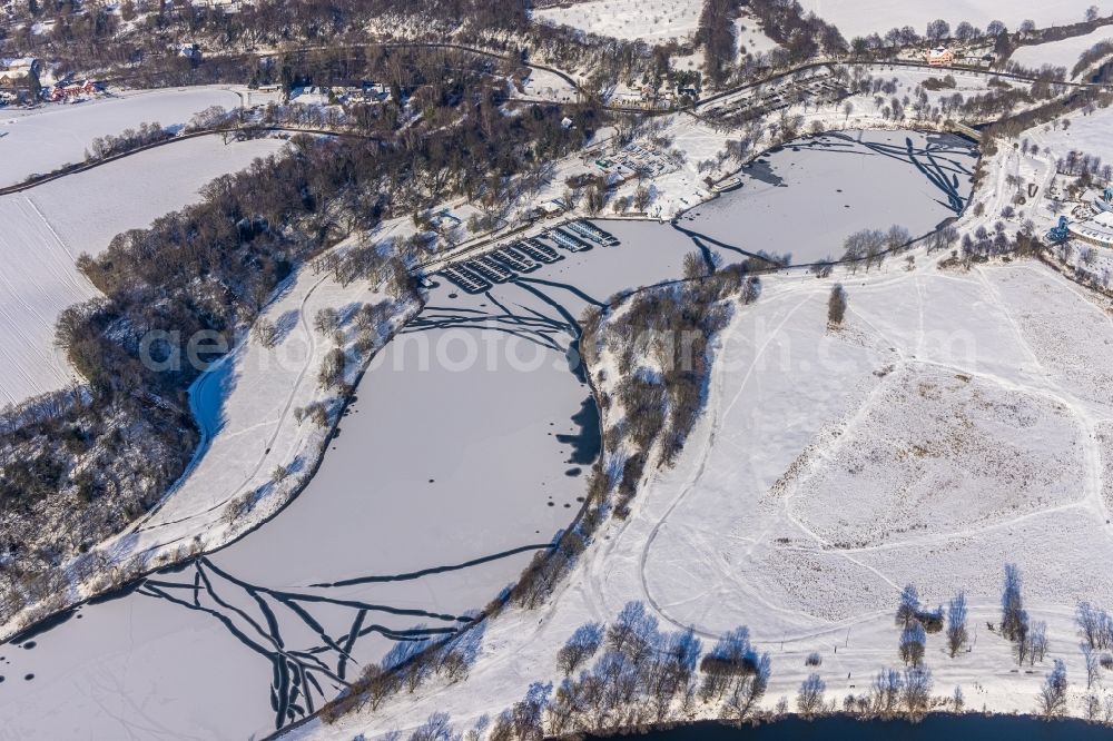 Bochum from above - Wintry snowy riparian areas on the lake area of Kemnader See in Bochum in the state North Rhine-Westphalia, Germany