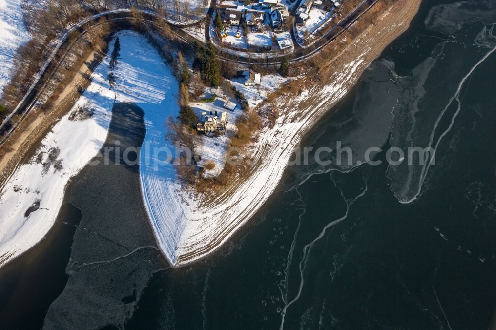 Aerial image Delecke - Wintry snowy Riparian areas on the lake area of Moehnesee in Delecke in the state North Rhine-Westphalia