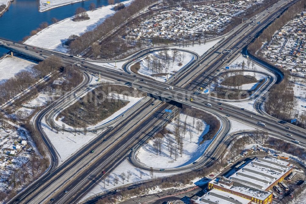 Aerial image Duisburg - Wintry snowy traffic flow at the intersection- motorway A 40 A59 in the district Duisburg Mitte in Duisburg in the state North Rhine-Westphalia, Germany