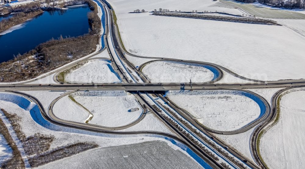 Duisburg from above - Wintry snowy traffic flow at the intersection- motorway A 59 - 524 in the district Rahm in Duisburg in the state North Rhine-Westphalia, Germany