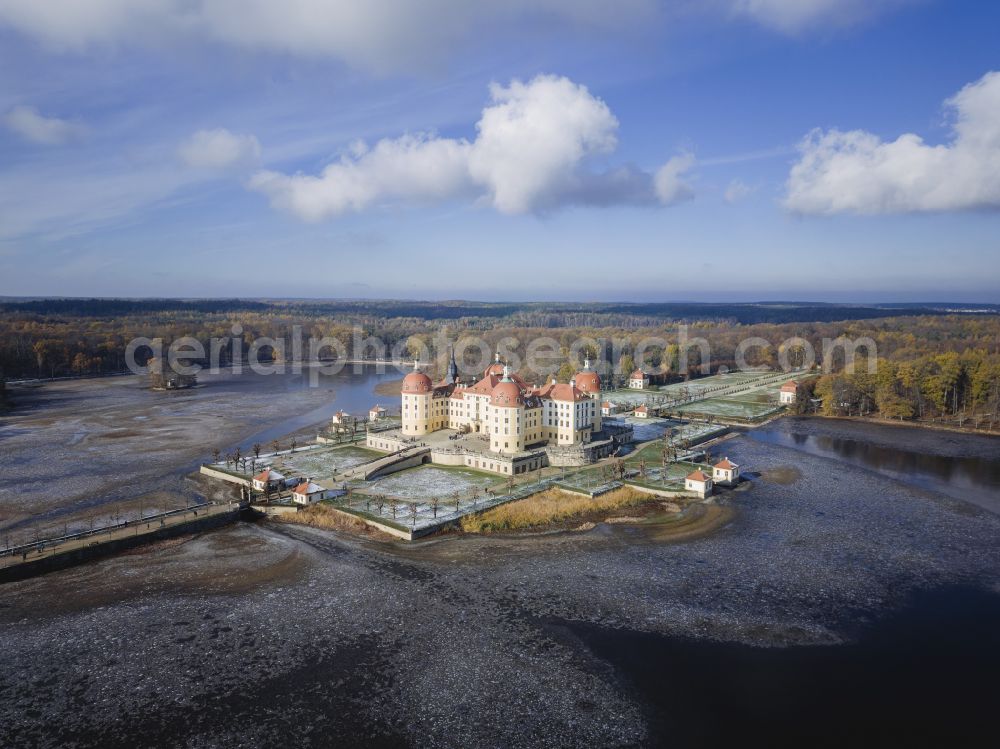 Moritzburg from the bird's eye view: Wintry snowy building and castle park systems of water- and huntig-castle on street Schlossallee in Moritzburg in the state Saxony, Germany