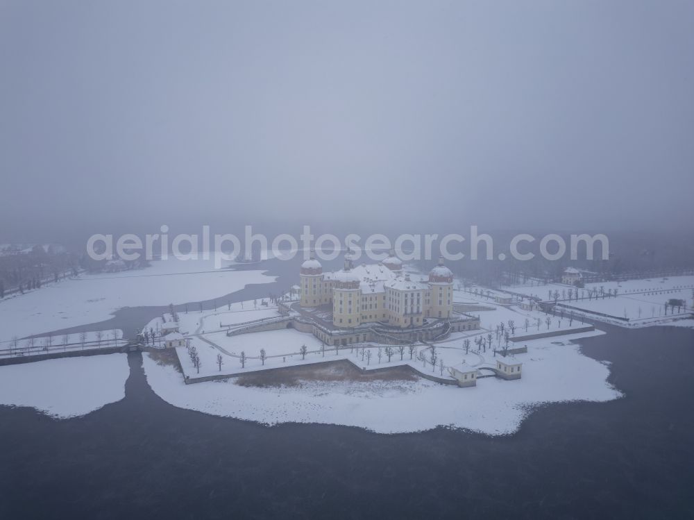 Aerial image Moritzburg - Wintry snowy building and castle park systems of water- and huntig-castle on street Schlossallee in Moritzburg in the state Saxony, Germany