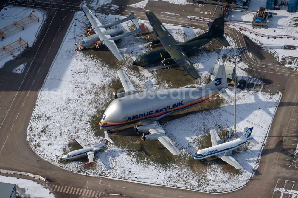 Hamburg from above - Wintry snowy shipyard of the aeronautical company Airbus SE with historic transport aircraft in the district Finkenwerder in Hamburg, Germany