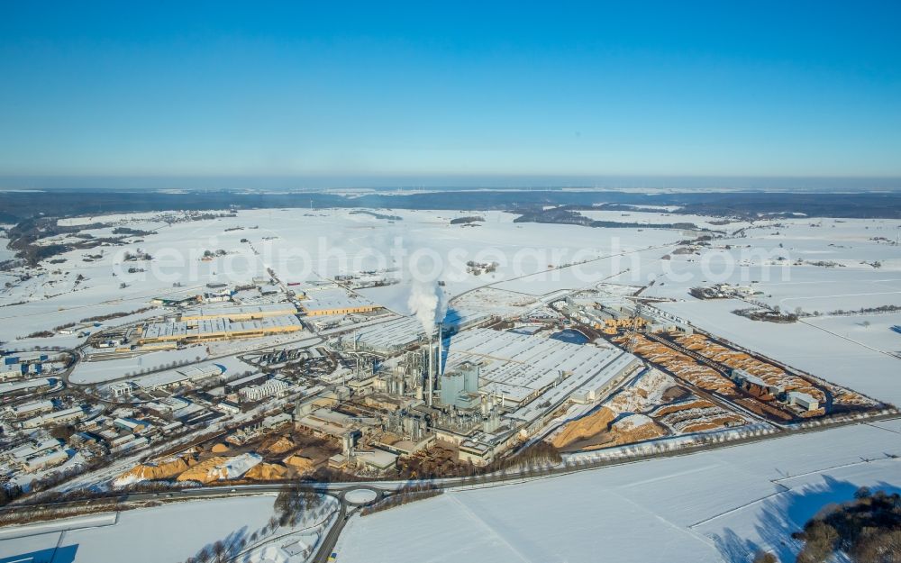 Aerial photograph Brilon - Wintry snowy Building and production halls on the premises of Egger Holzwerkstoffe Brilon GmbH & Co. KG in Brilon in the state North Rhine-Westphalia