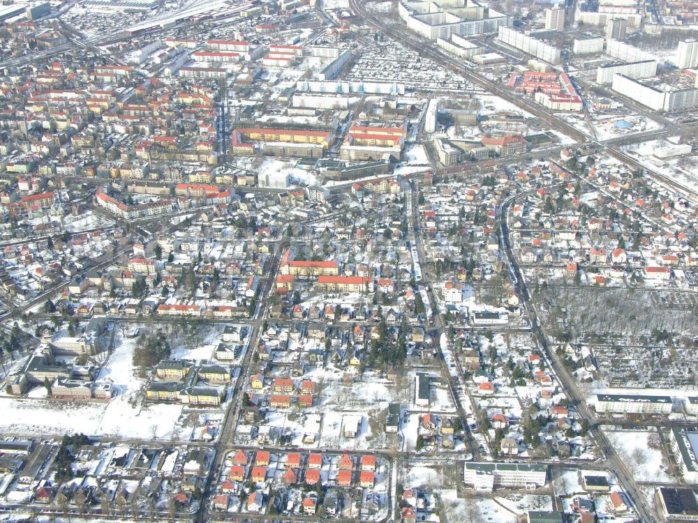 Aerial image Berlin - Wintry snowy single-family residential area of settlement ... on street Arberstrasse in the district Karlshorst in Berlin, Germany