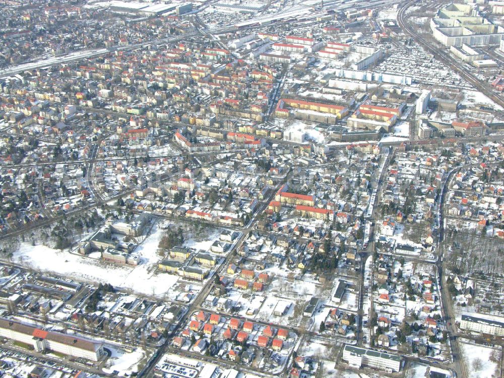 Aerial photograph Berlin - Wintry snowy single-family residential area of settlement ... on street Arberstrasse in the district Karlshorst in Berlin, Germany