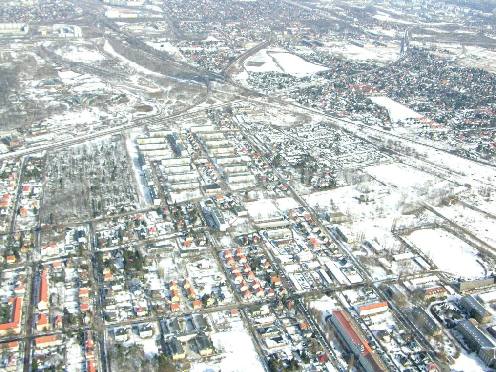 Berlin from above - Wintry snowy single-family residential area of settlement ... on street Arberstrasse in the district Karlshorst in Berlin, Germany