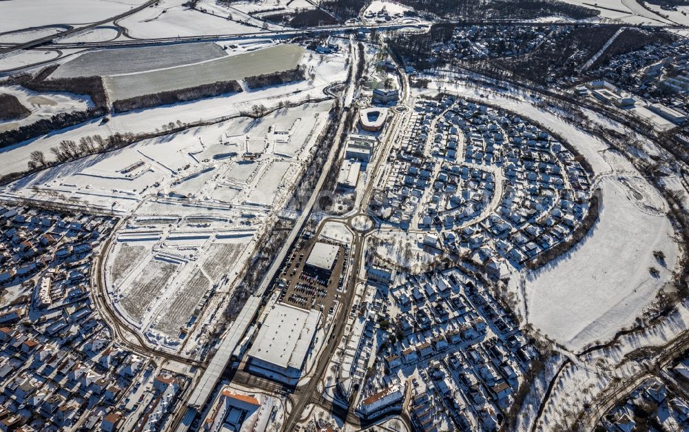 Duisburg from above - Wintry snowy single-family residential area of settlement along the Heinz-Troekes-Strasse - Johannes-Molzahn-Strasse overlooking the office buildings of the Infineon Technologies AG and the Xella International GmbH in Duisburg at Ruhrgebiet in the state North Rhine-Westphalia, Germany