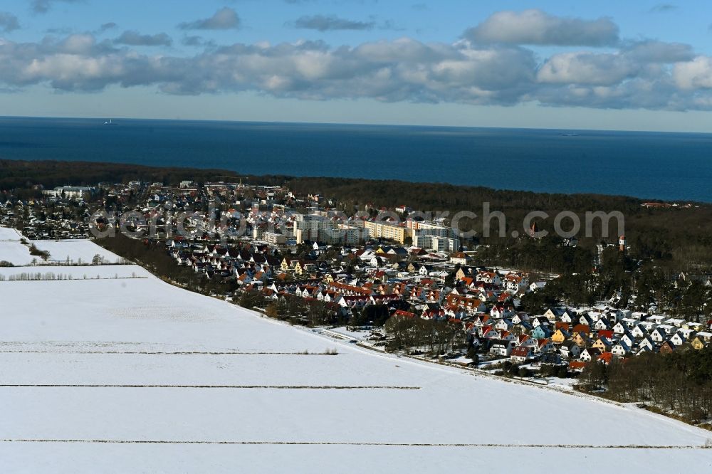 Graal-Müritz from above - Wintry snowy single-family residential area of settlement Koppenheide in Graal-Mueritz in the state Mecklenburg - Western Pomerania, Germany