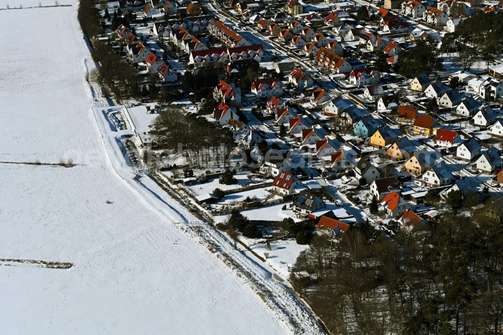 Graal-Müritz from above - Wintry snowy single-family residential area of settlement Koppenheide in Graal-Mueritz in the state Mecklenburg - Western Pomerania, Germany