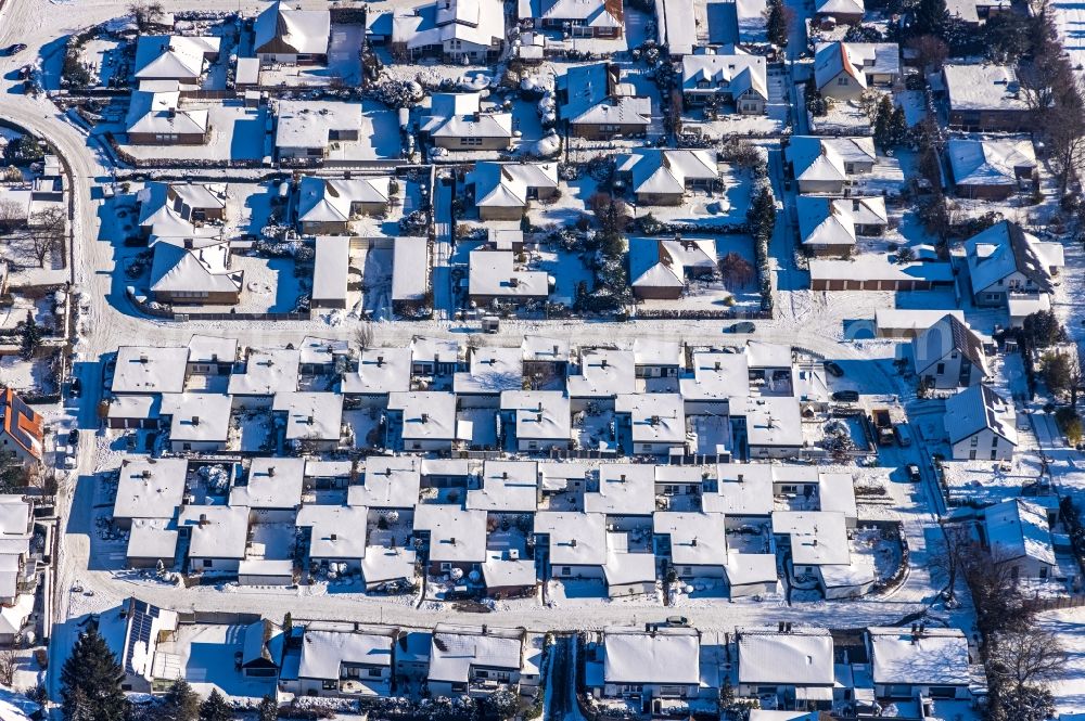 Aerial image Unna - Wintry snowy single-family residential area of settlement on Rosenweg in Unna at Ruhrgebiet in the state North Rhine-Westphalia, Germany