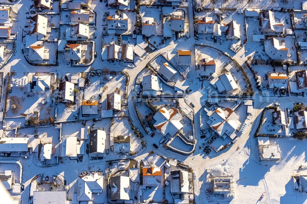 Werl from the bird's eye view: Wintry snowy single-family residential area of settlement on the Vincenz-Frigger-Strasse in Werl in the state North Rhine-Westphalia, Germany