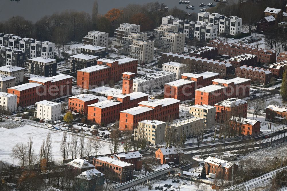 Berlin from the bird's eye view: Wintry snowy residential area of the multi-family housing estate along Karl-Wilker-Strasse - Friedrich-Jacobs-Promenade in the district of Rummelsburg in Berlin, Germany