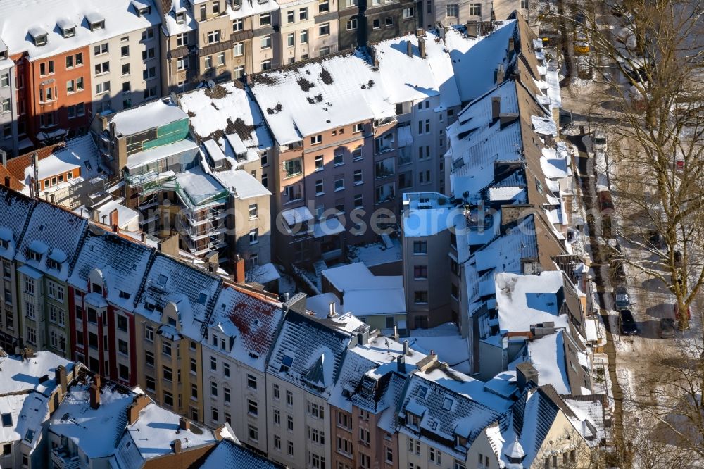 Dortmund from above - Wintry snowy residential area of the multi-family house settlement Hollestrasse - Kleine Beurhausstrasse in the district Westpark in Dortmund at Ruhrgebiet in the state North Rhine-Westphalia, Germany