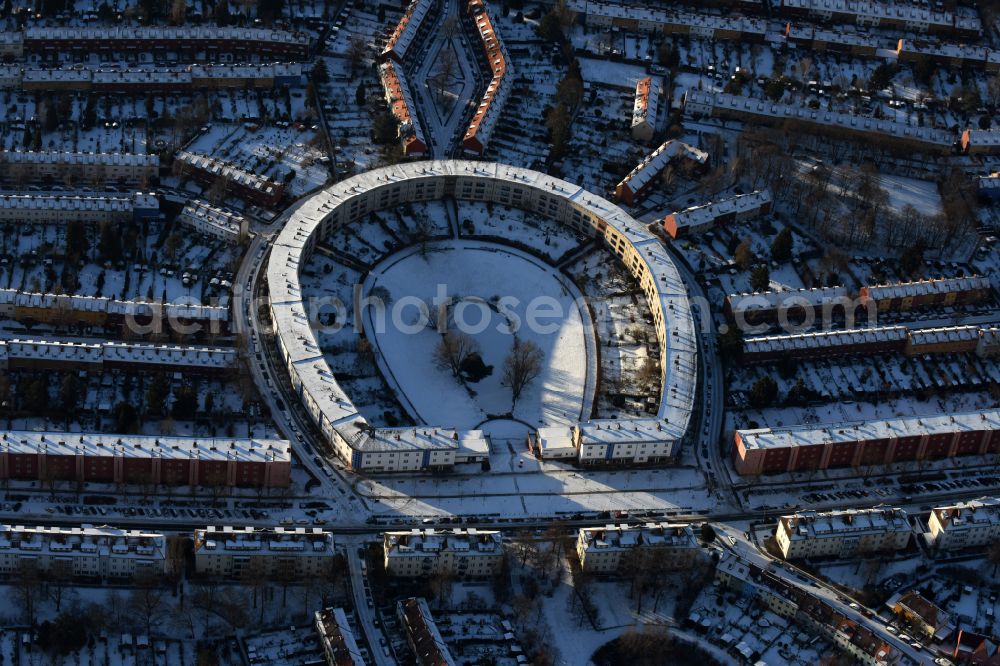 Berlin from above - Wintry snowy Residential area of the multi-family house settlement Hufeisensiedlung on Lowise-Reuter-Ring - Fritz-Reuter-Allee in Britz in the district Neukoelln in Berlin, Germany