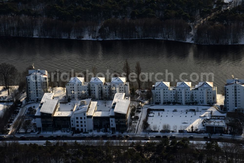 Berlin from the bird's eye view: Wintry snowy residential area of the multi-family house settlement on Spree- river - An der Wuhlheide in the district Oberschoeneweide in Berlin