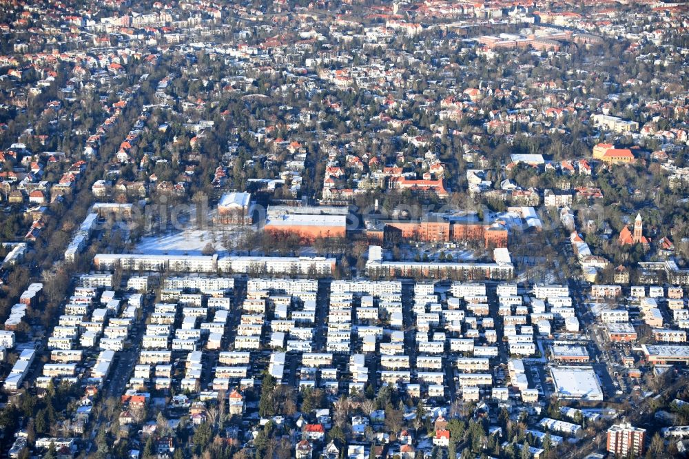 Berlin from above - Wintry snowy residential area a row house settlement Lausanner Strasse - Altdorfer Strasse in the district Lichterfelde in Berlin