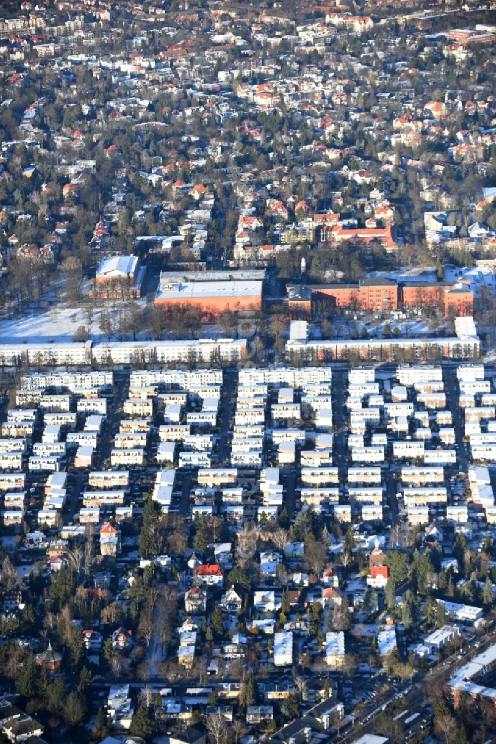 Berlin from the bird's eye view: Wintry snowy residential area a row house settlement Lausanner Strasse - Altdorfer Strasse in the district Lichterfelde in Berlin