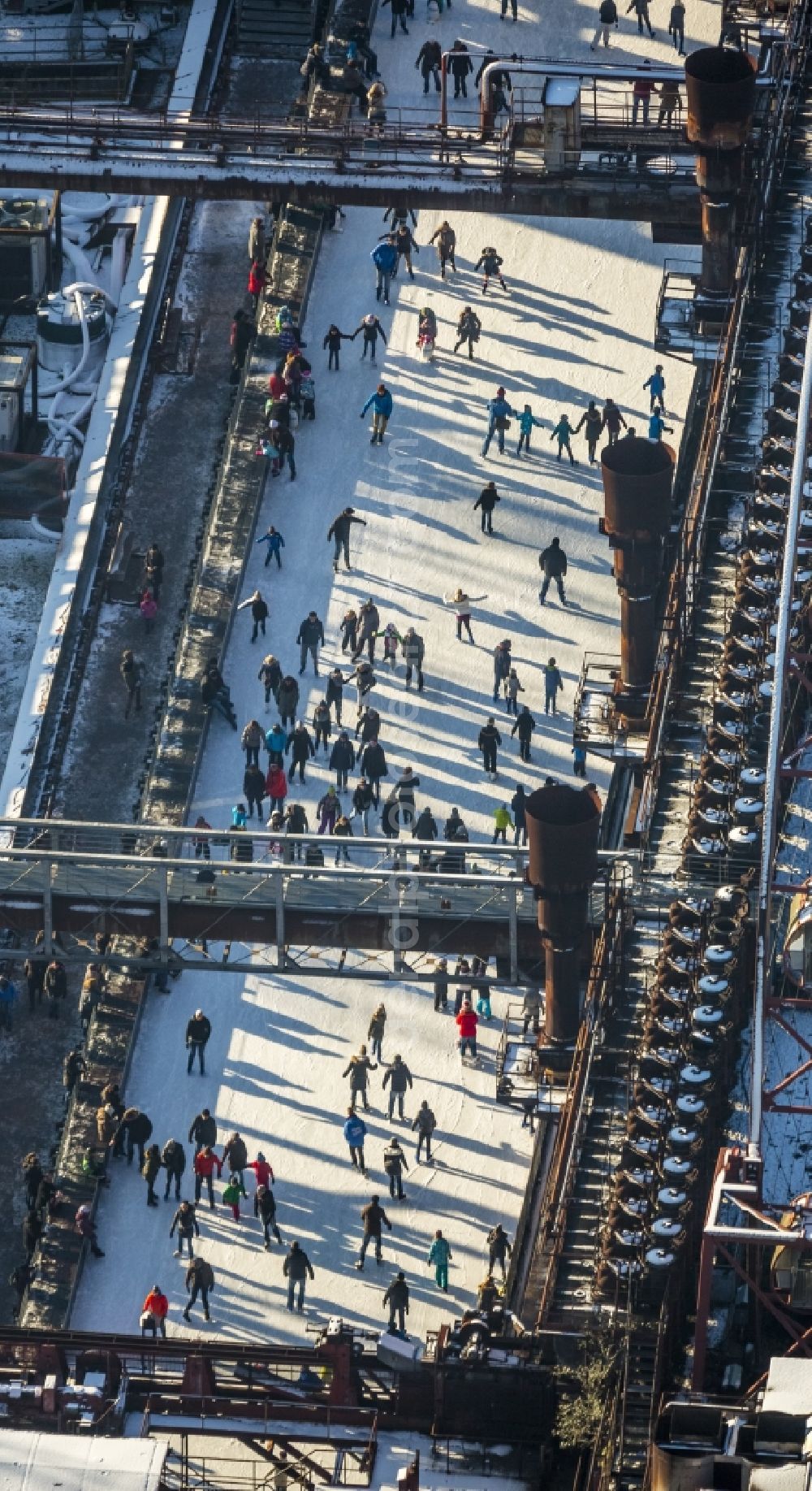 Aerial image Essen - Winter walk on the ice rink in the coking plant Zeche Zollverein in Essen in North Rhine-Westphalia