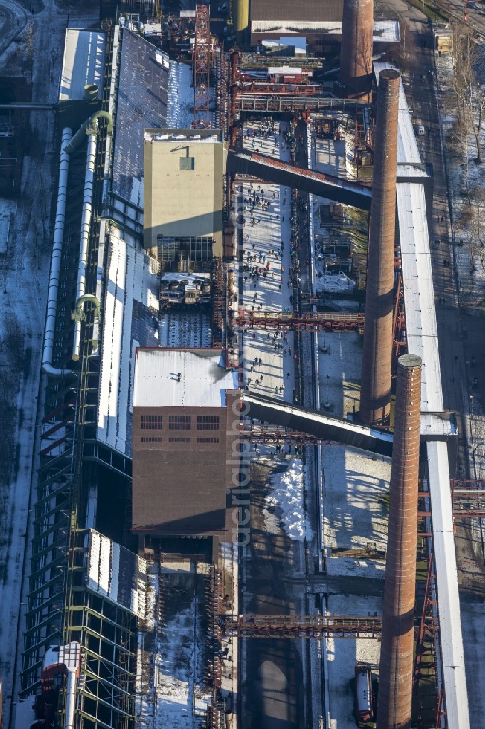 Aerial image Essen - Winter walk on the ice rink in the coking plant Zeche Zollverein in Essen in North Rhine-Westphalia