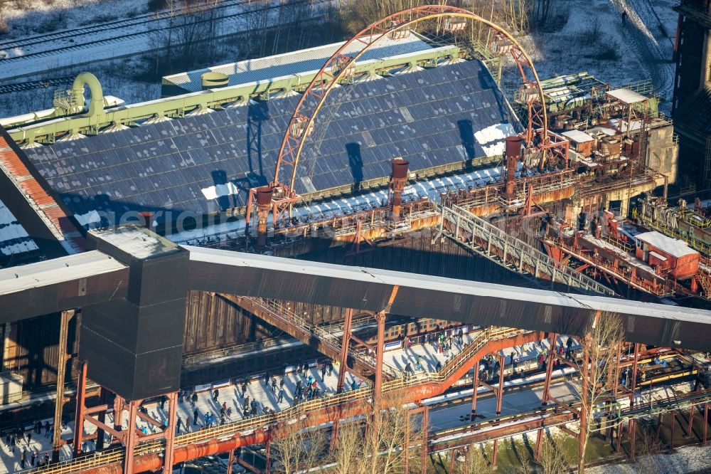 Aerial image Essen - Winter walk on the ice rink in the coking plant Zeche Zollverein in Essen in North Rhine-Westphalia