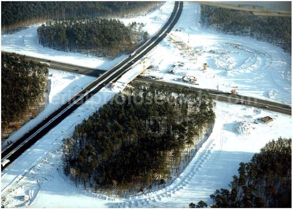 Potsdam - Drewitz from above - Winterstimmung auf der Baustelle der Autobahnabfahrt Potsdam - Drewitz / Babelsberg.