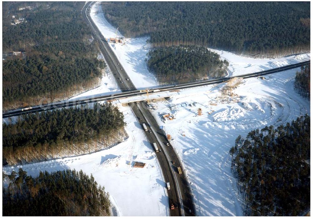 Aerial image Potsdam - Drewitz - Winterstimmung auf der Baustelle der Autobahnabfahrt Potsdam - Drewitz / Babelsberg.