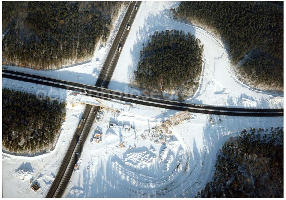 Aerial photograph Potsdam - Drewitz - Winterstimmung auf der Baustelle der Autobahnabfahrt Potsdam - Drewitz / Babelsberg.