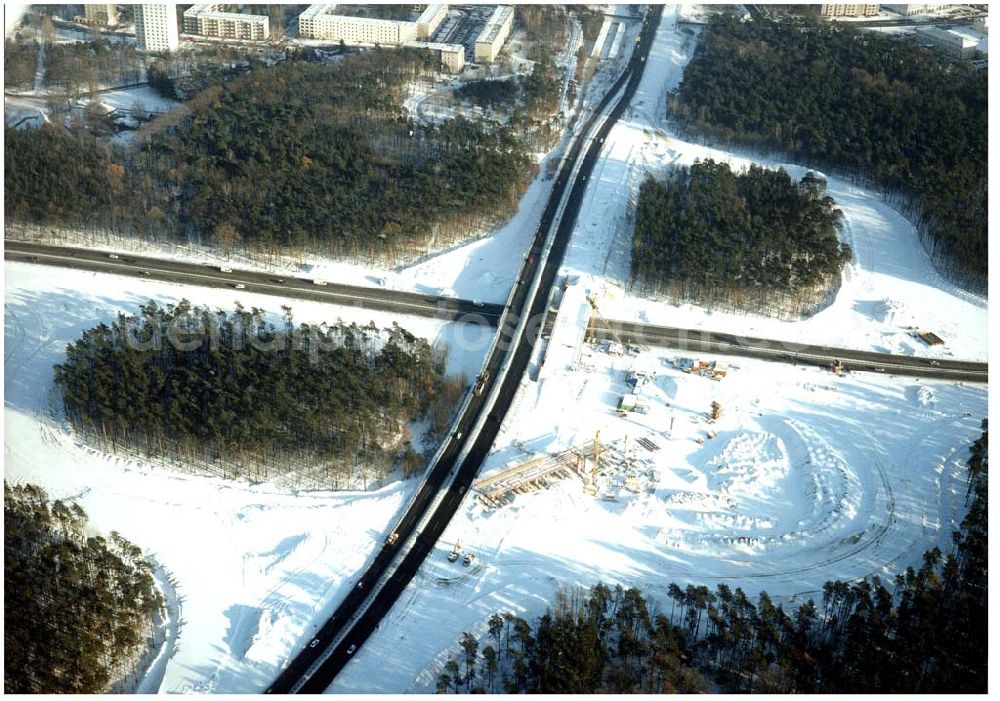 Aerial image Potsdam - Drewitz - Winterstimmung auf der Baustelle der Autobahnabfahrt Potsdam - Drewitz / Babelsberg.