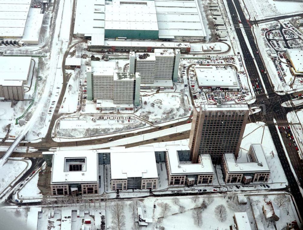 Berlin-Marzahn from the bird's eye view: Winterstimmung über der Pyramide an der Rhinstraße / Ecke Landsberger Allee in Berlin - Marzahn.