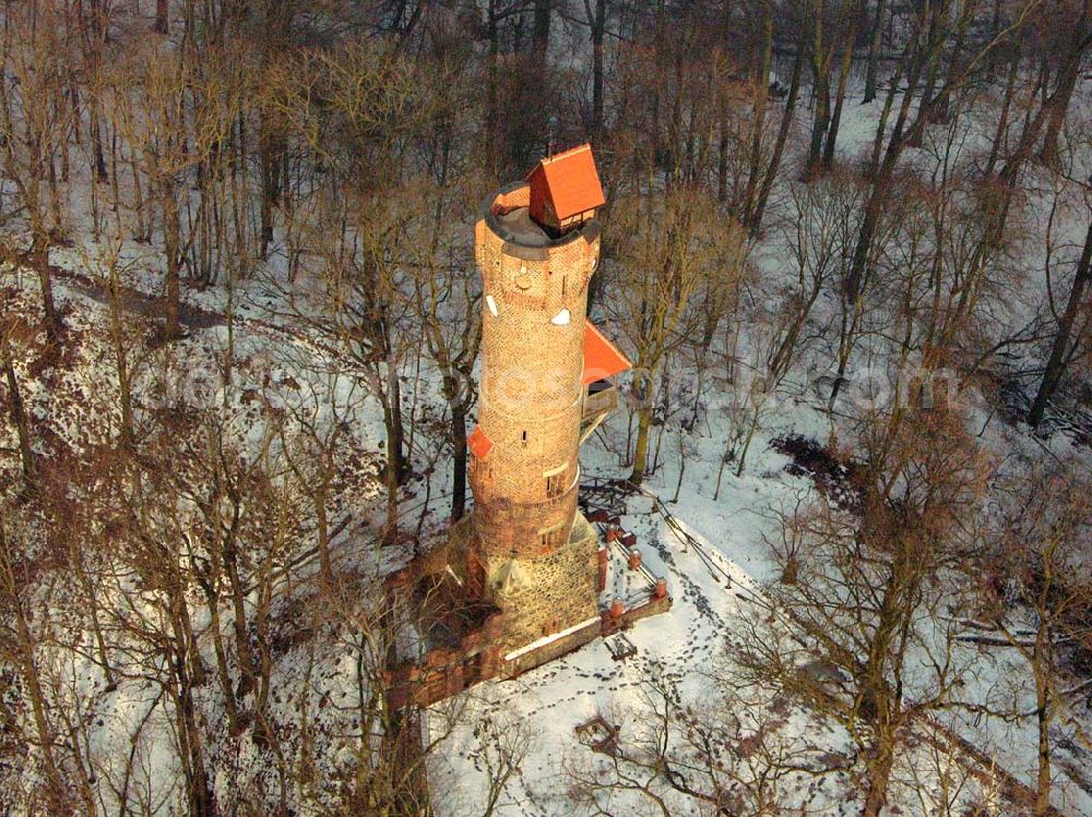 Bad Freienwalde / Brandenburg from the bird's eye view: 24.01.2006 Bad Freienwalde Blick auf den verschneiten Bismarckturm, an der B167, zwischen Bad Freienwalde und Falkenberg, am Hang des Barnim. Tel : 03344-332370; Fax : 03344-332370