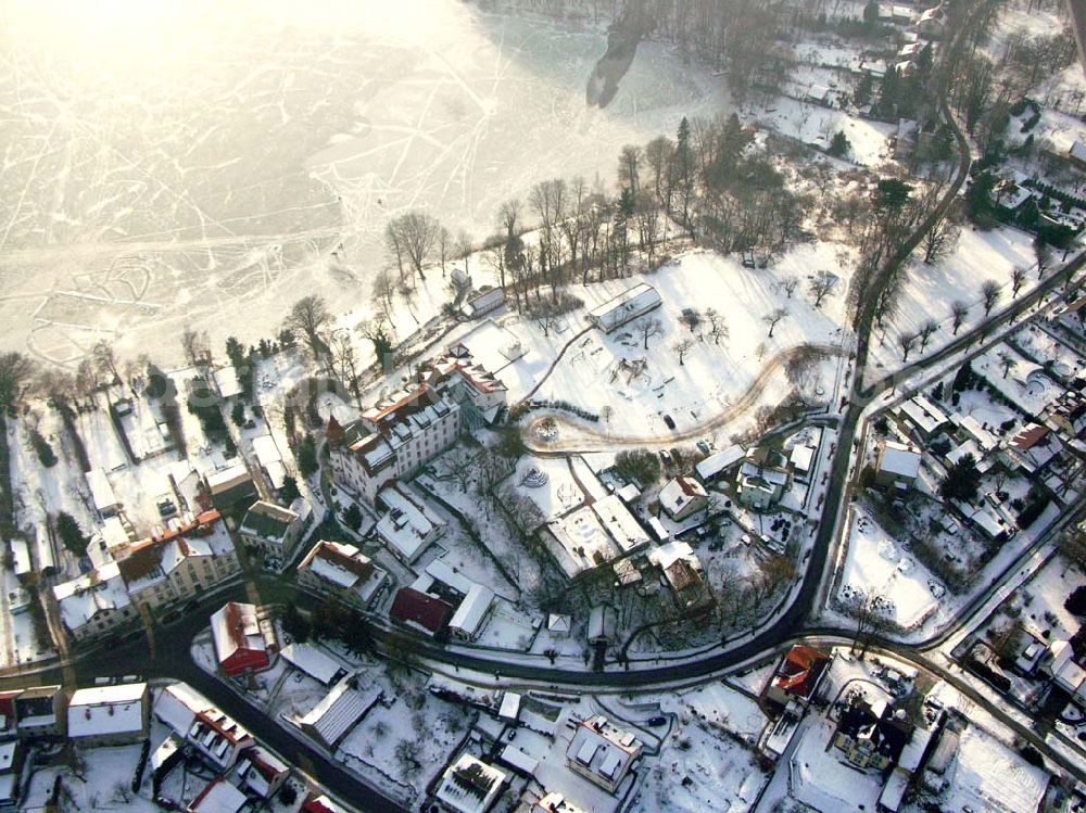 Buckow / Brandenburg from the bird's eye view: 24.01.2006 Buckow / Brandenburg Blick auf die winterlich verschneite Kurstadt Buckow am Schermüzelsee.