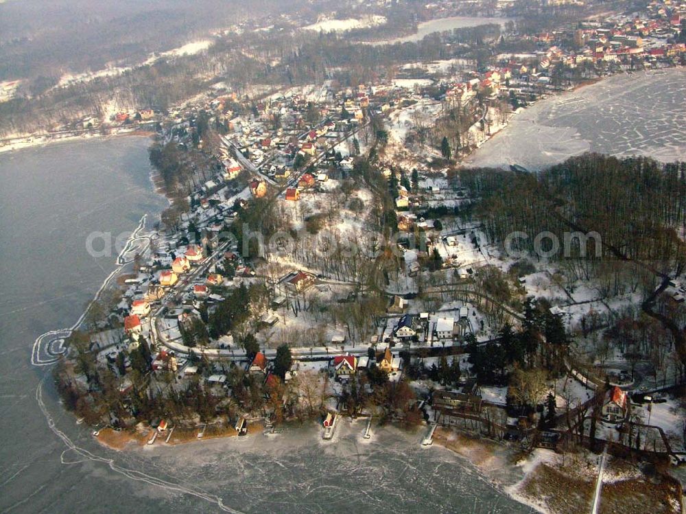 Buckow / Brandenburg from the bird's eye view: 24.01.2006 Buckow / Brandenburg Blick auf die winterlich verschneite Kurstadt Buckow am Schermüzelsee.