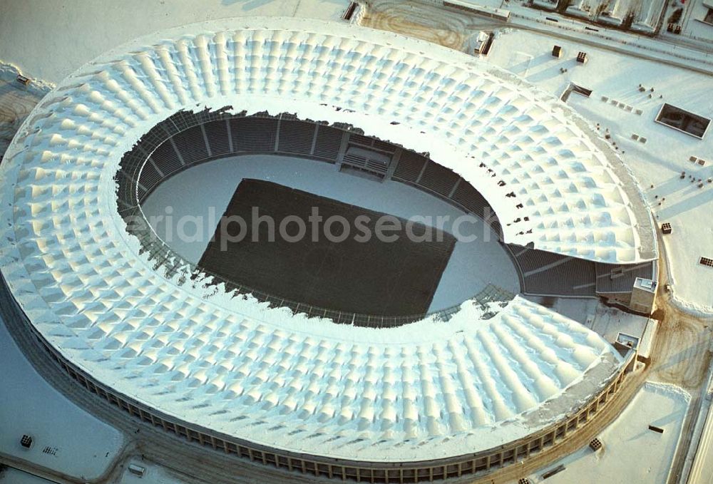 Berlin from above - Winterstimmung am Berliner Olympiastadion -Olympiastadion Berlin GmbH,Olympischer Platz 3,14053 Berlin,Tel.: +49 (0)30 306 88 100, Architekten: gmp Gerkan, Marg & Partner Hamburg. Werbliche Nutzungs nur nach vorheriger Absprache !.