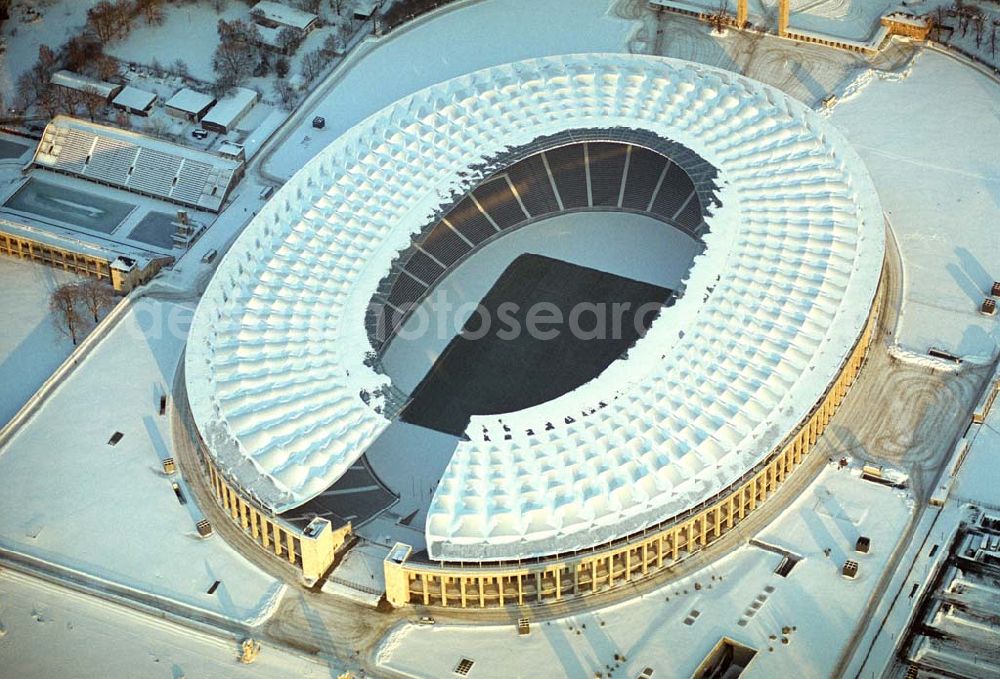 Aerial image Berlin - Winterstimmung am Berliner Olympiastadion -Olympiastadion Berlin GmbH,Olympischer Platz 3,14053 Berlin,Tel.: +49 (0)30 306 88 100, Architekten: gmp Gerkan, Marg & Partner Hamburg. Werbliche Nutzungs nur nach vorheriger Absprache !.