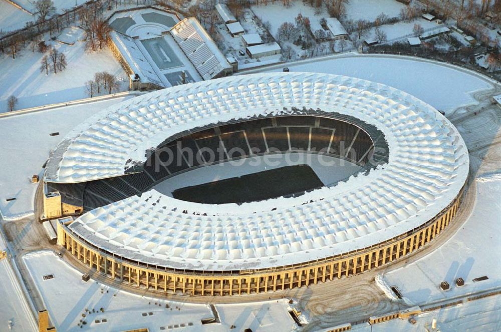 Berlin from the bird's eye view: Winterstimmung am Berliner Olympiastadion -Olympiastadion Berlin GmbH,Olympischer Platz 3,14053 Berlin,Tel.: +49 (0)30 306 88 100, Architekten: gmp Gerkan, Marg & Partner Hamburg. Werbliche Nutzungs nur nach vorheriger Absprache !.