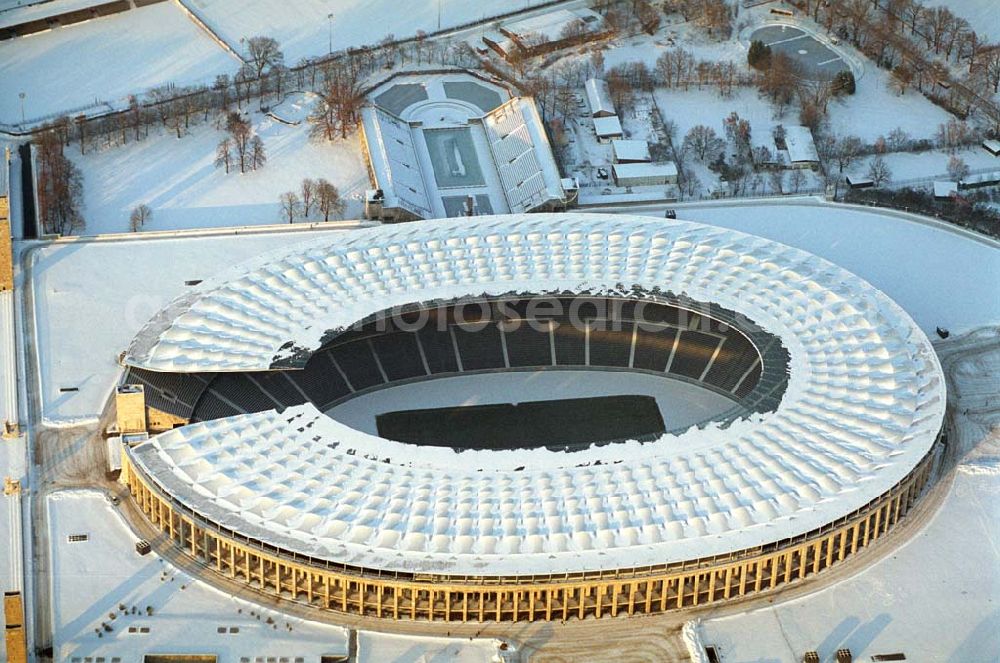 Aerial image Berlin - Winterstimmung am Berliner Olympiastadion -Olympiastadion Berlin GmbH,Olympischer Platz 3,14053 Berlin,Tel.: +49 (0)30 306 88 100, Architekten: gmp Gerkan, Marg & Partner Hamburg. Werbliche Nutzungs nur nach vorheriger Absprache !.