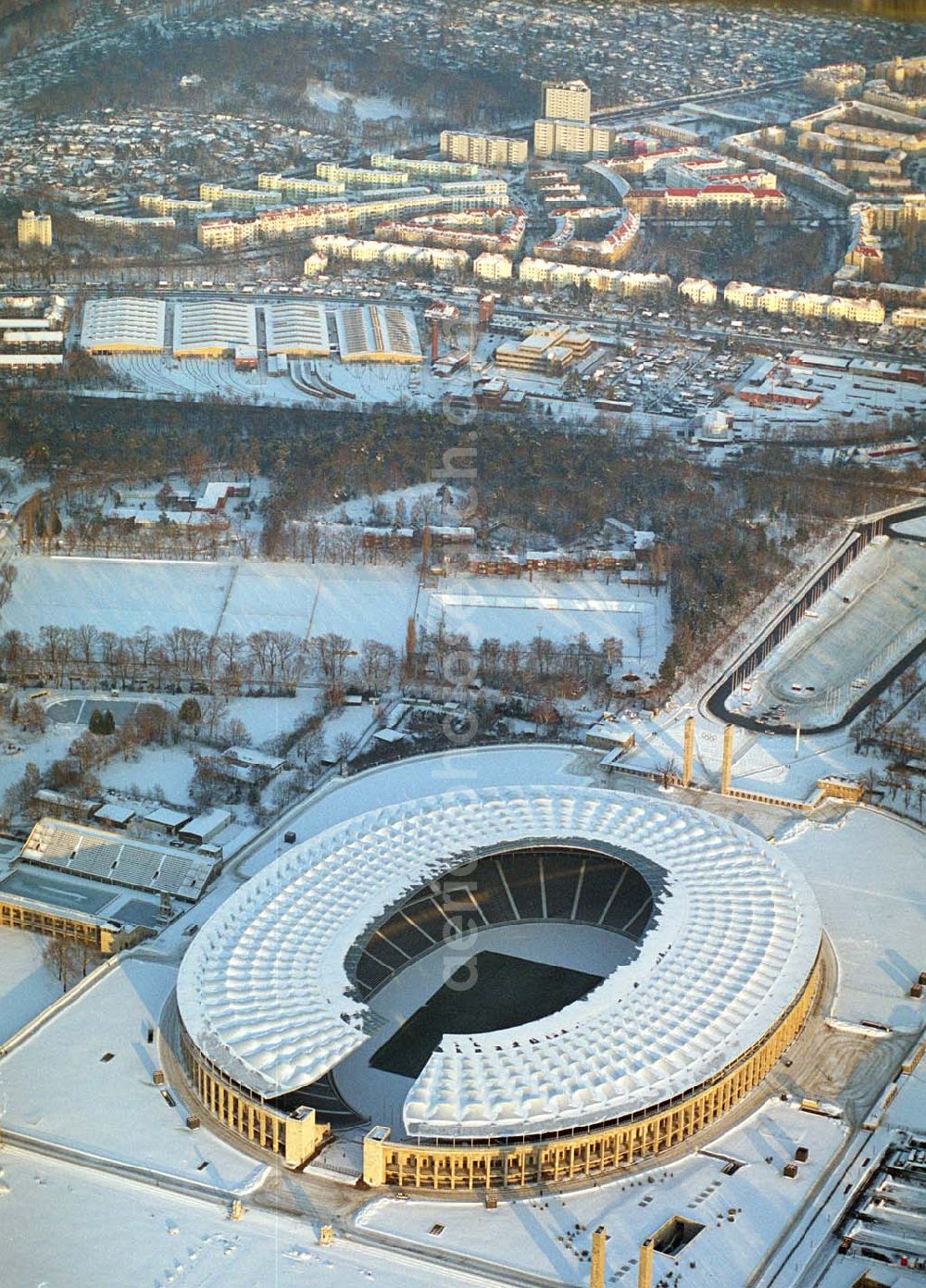 Aerial image Berlin - Winterstimmung am Berliner Olympiastadion -Olympiastadion Berlin GmbH,Olympischer Platz 3,14053 Berlin,Tel.: +49 (0)30 306 88 100, Architekten: gmp Gerkan, Marg & Partner Hamburg. Werbliche Nutzungs nur nach vorheriger Absprache !.